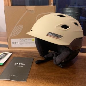 Smith Vantage Helmet - Women’s Small - “Matte rock salt/tannin” color